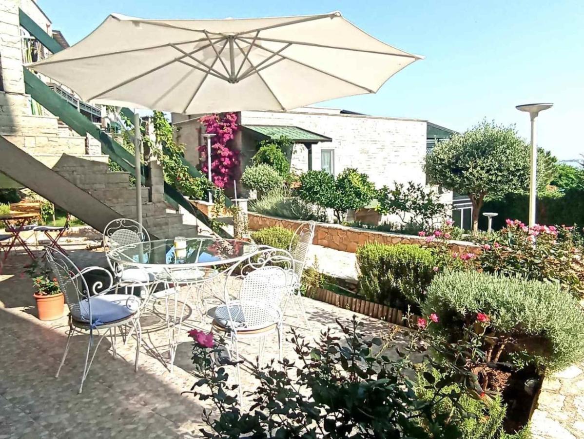 Iris Apartments Vlorë Exteriör bild